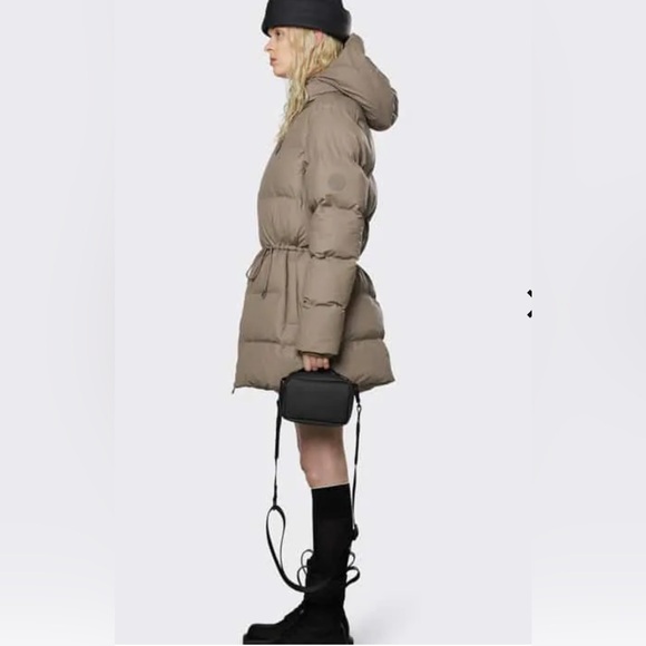 NWT- Oversized Rains Women's Waterproof Hooded Drawstring Puffer Coat UNISEX - Picture 5 of 11